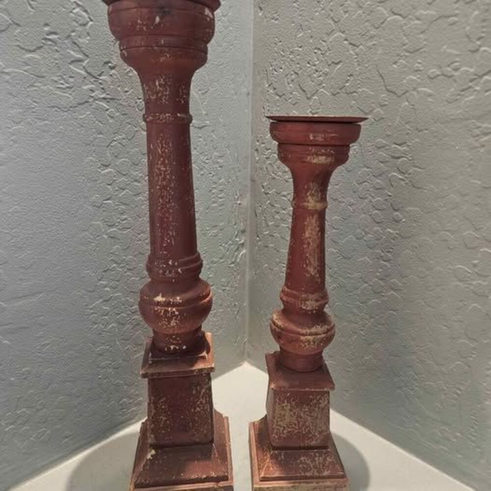 Set of 2 Distressed Rustic Red Wooden Pillar Candle Holders